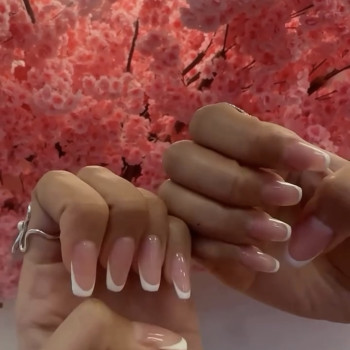 Премиум сеть beauty clinic Nails & CO В поисках высококвалифицированных мастеров маникюра