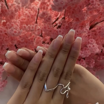 Премиум сеть beauty clinic Nails & CO В поисках высококвалифицированных мастеров маникюра