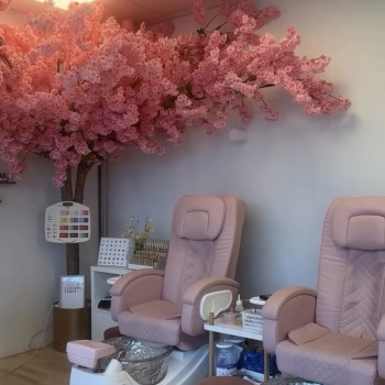 Премиум сеть beauty clinic Nails & CO В поисках высококвалифицированных мастеров маникюра