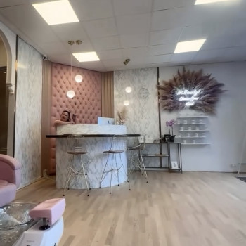 Премиум сеть beauty clinic Nails & CO В поисках высококвалифицированных мастеров маникюра