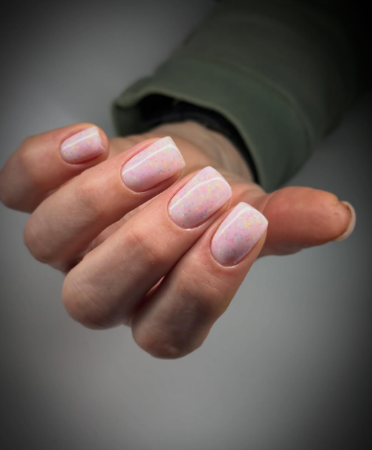Ніжний манікюр на квадратні нігті світлий, фото - Нігтьова студія Batik Nails