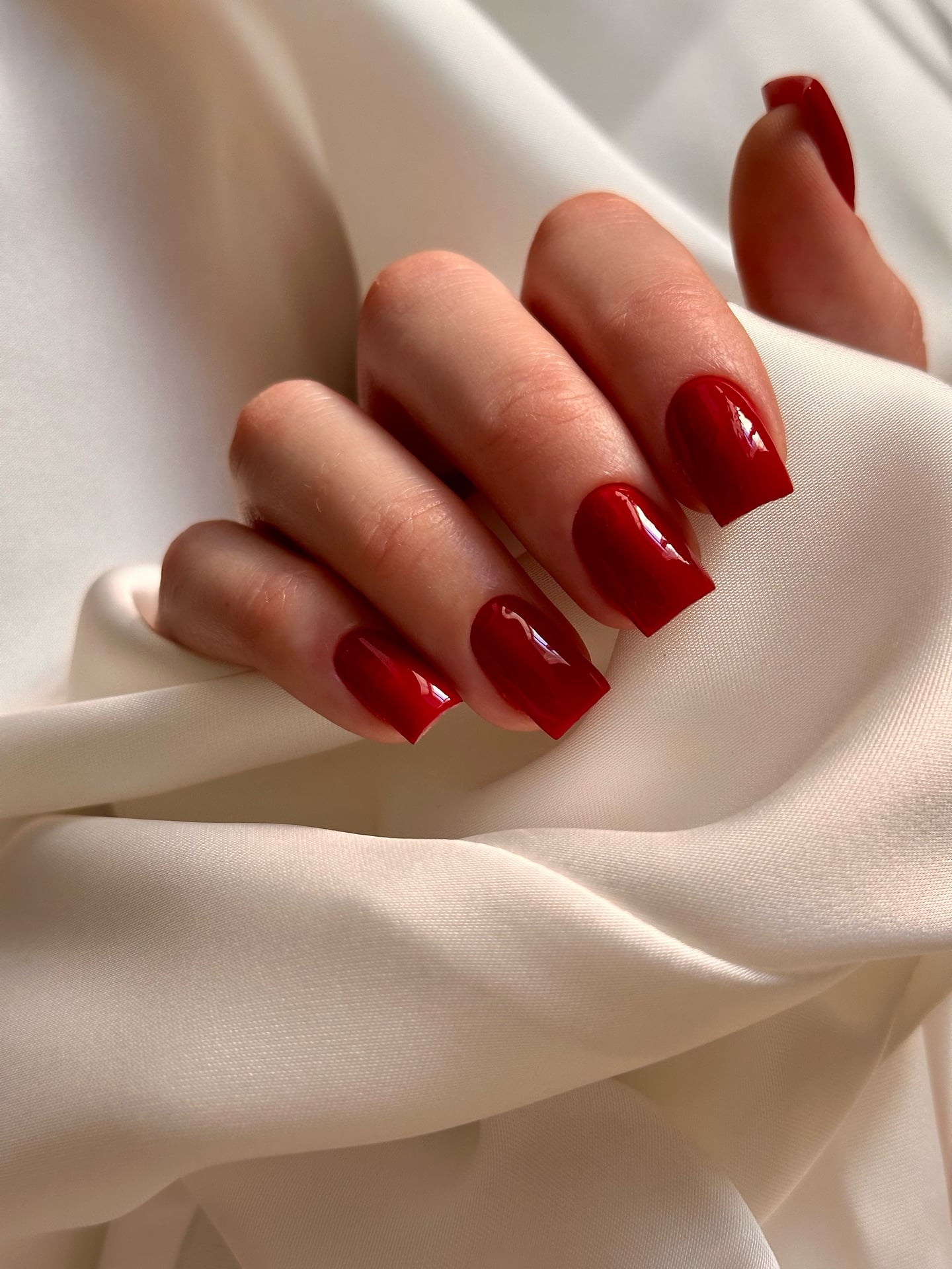 Красный маникюр яркий на длинные ногти, фото - Студия красоты Nail On
