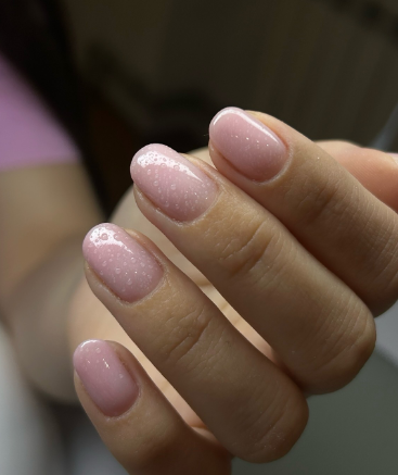 Ніжний манікюр нюдовий рожевий, фото - Студія краси London Beauty Hub