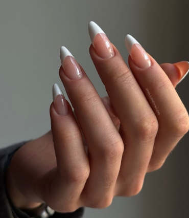 Білий манікюр нюдовий французький, фото - Нігтьова студія Nails Party