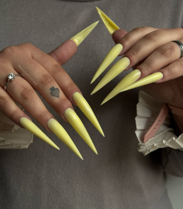 Яскравий манікюр на довгі нігті жовтий, фото - Нігтьова студія Nails Party