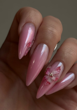 Рожевий манікюр на гострі нігті з квітами, фото - Нігтьова студія Nails Party