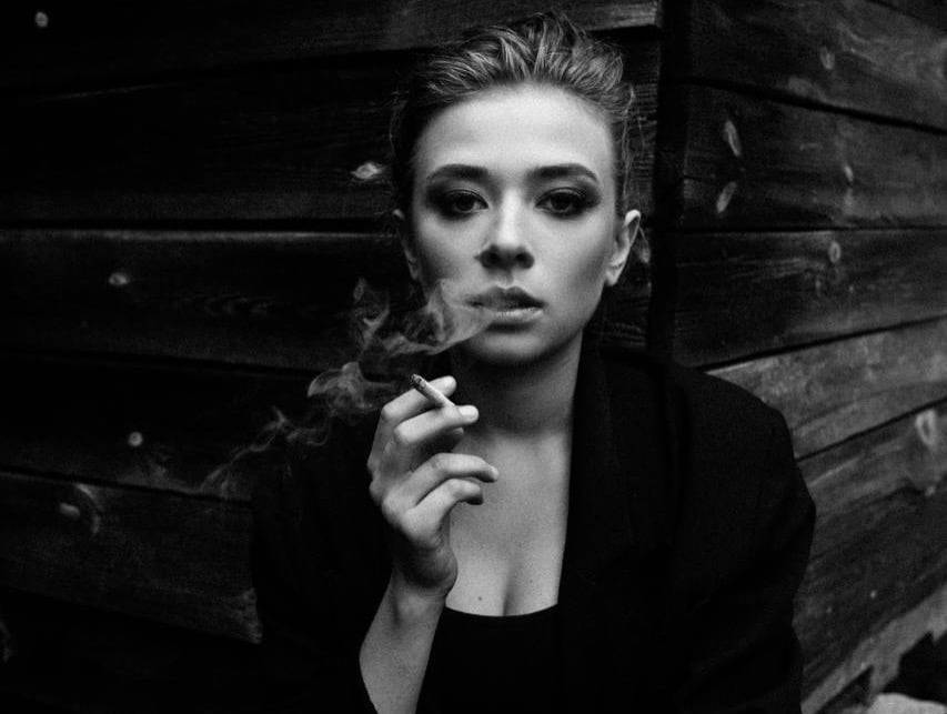 Стильна фотосесія чб портретна, фото - Візажист Ганна Буйволенко