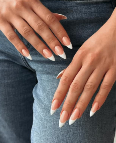 Нежный маникюр французский на длинные ногти, фото - Студия красоты Beauty Jam