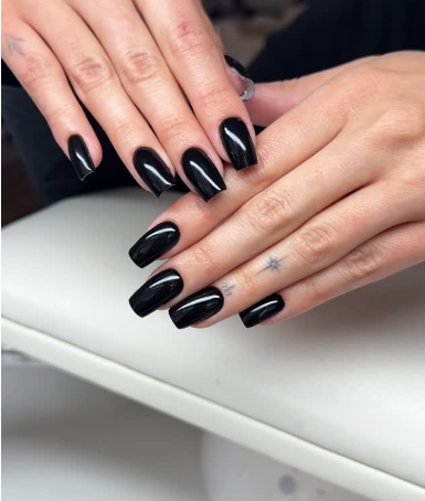 Чорний манікюр на довгі нігті квадратні, фото - Студія краси Beauty Jam