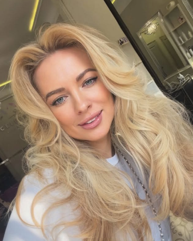 Стрижка на длинные волосы женская укладка волос, фото - Студия красоты Celebrity