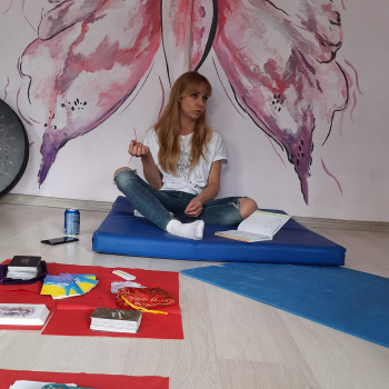 Жіноча тренінгова група в Києві: метафоричні асоціативні карти, звукотерапія, танцювально-рухова терапія