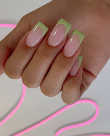 Французький манікюр яскравий на квадратні нігті, фото - Студія краси Kris Nails Studio