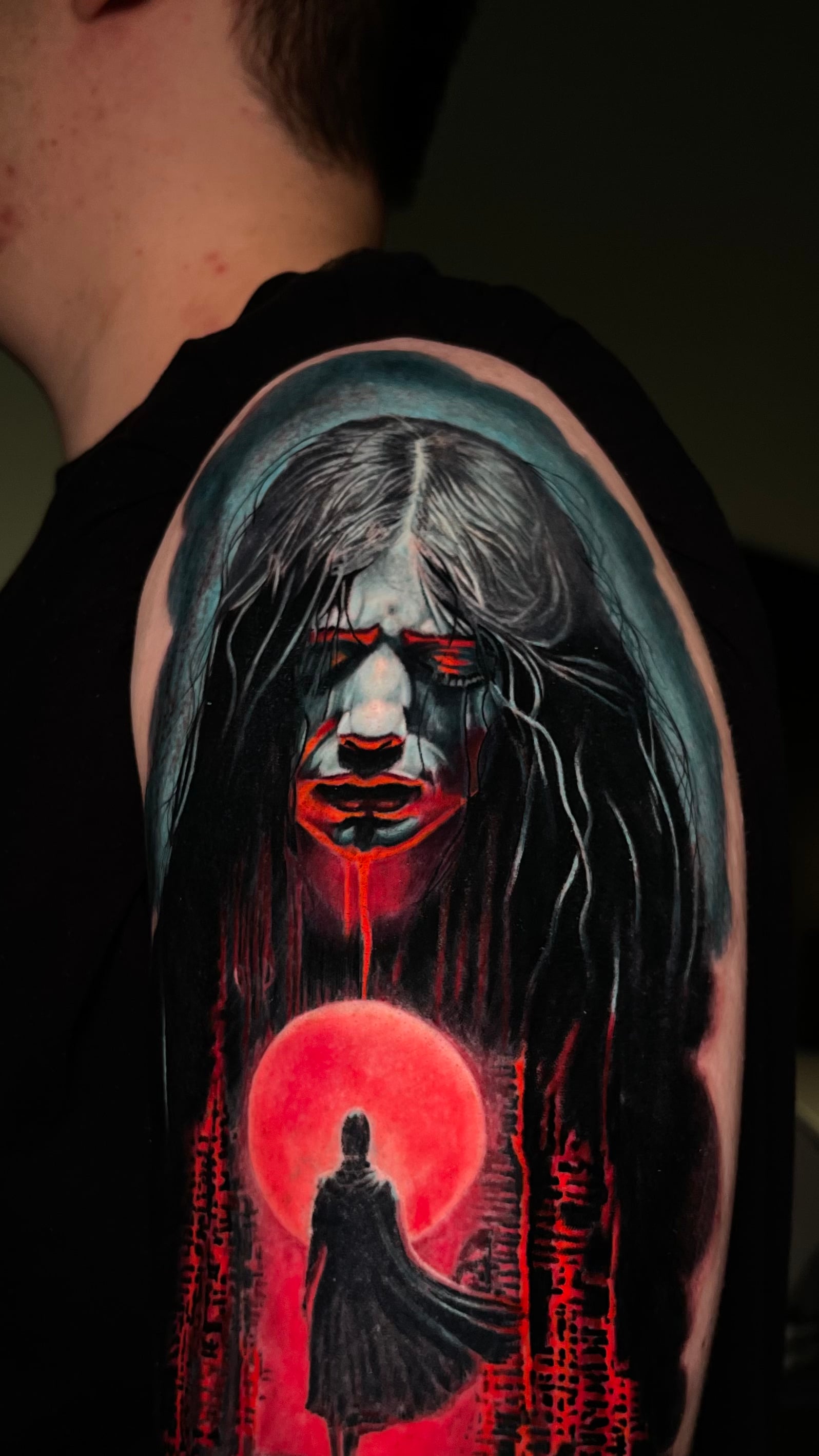 Кольоровий реалізм на плечі дівчина, фото - Тату салон Альянс