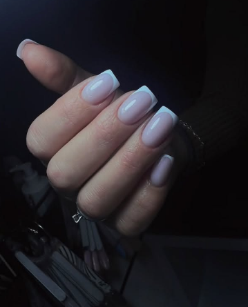 Класичний манікюр французький на довгі нігті, фото - Студія краси IVI beauty