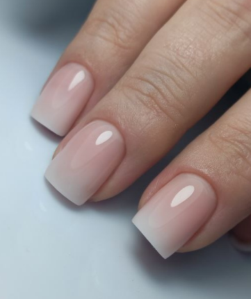 Ніжний манікюр нюдовий омбре, фото - Студія краси IVI beauty