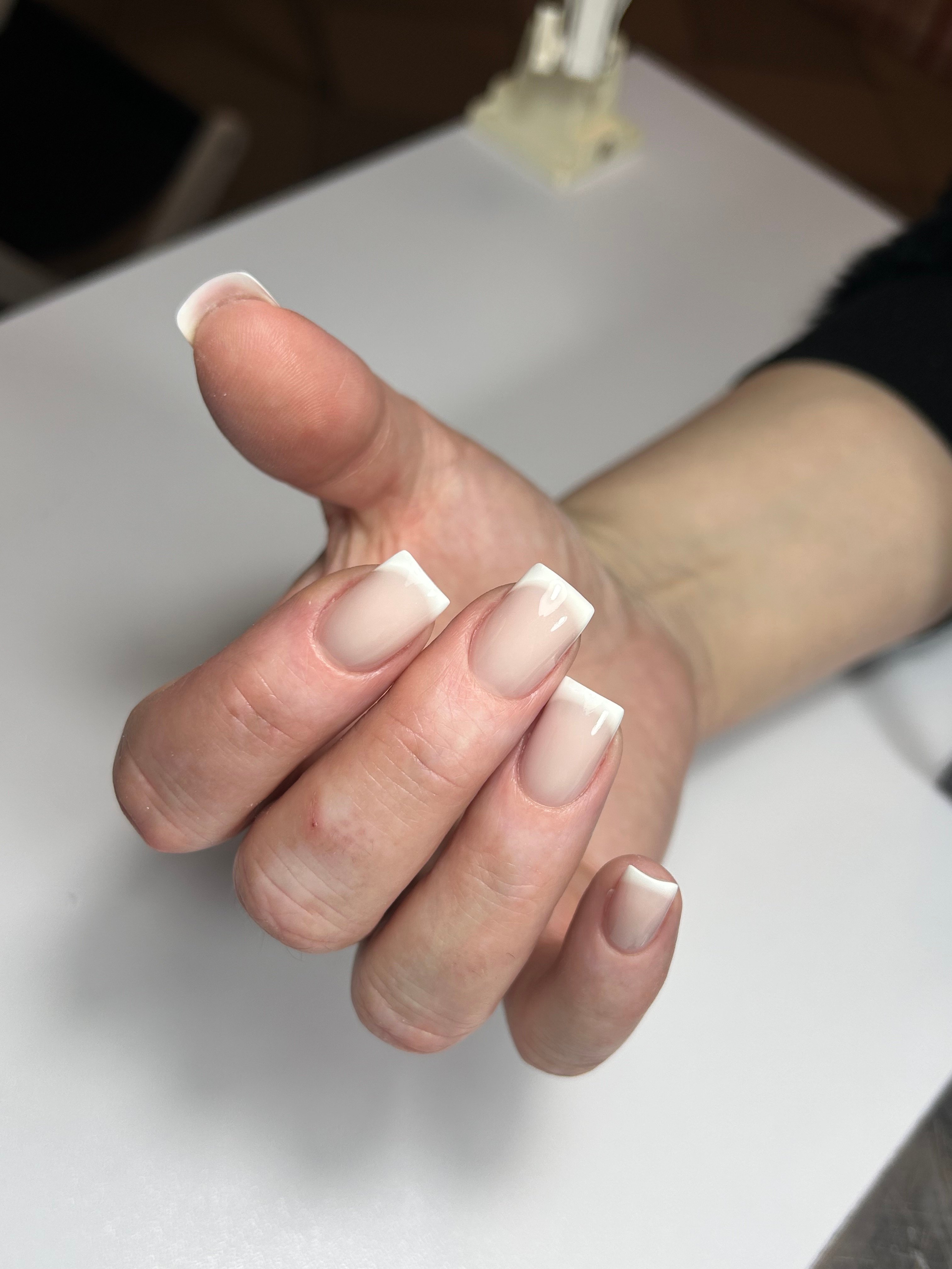 Білий манікюр нюдовий на квадратні нігті, фото - Студія краси Beauty Rose