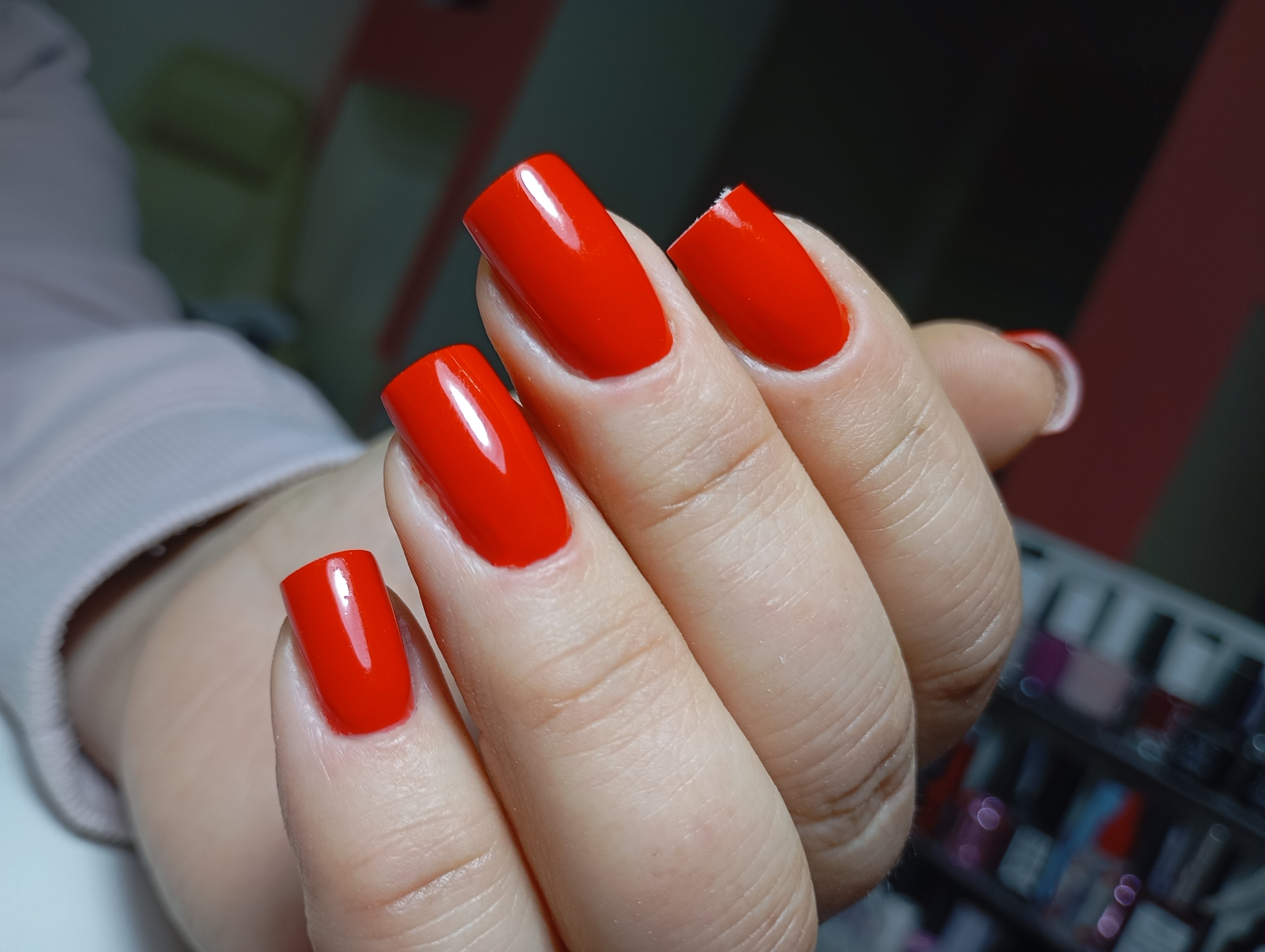 Классический маникюр красный на квадратные ногти, фото - Ногтевая студия Melani Beauty Nails