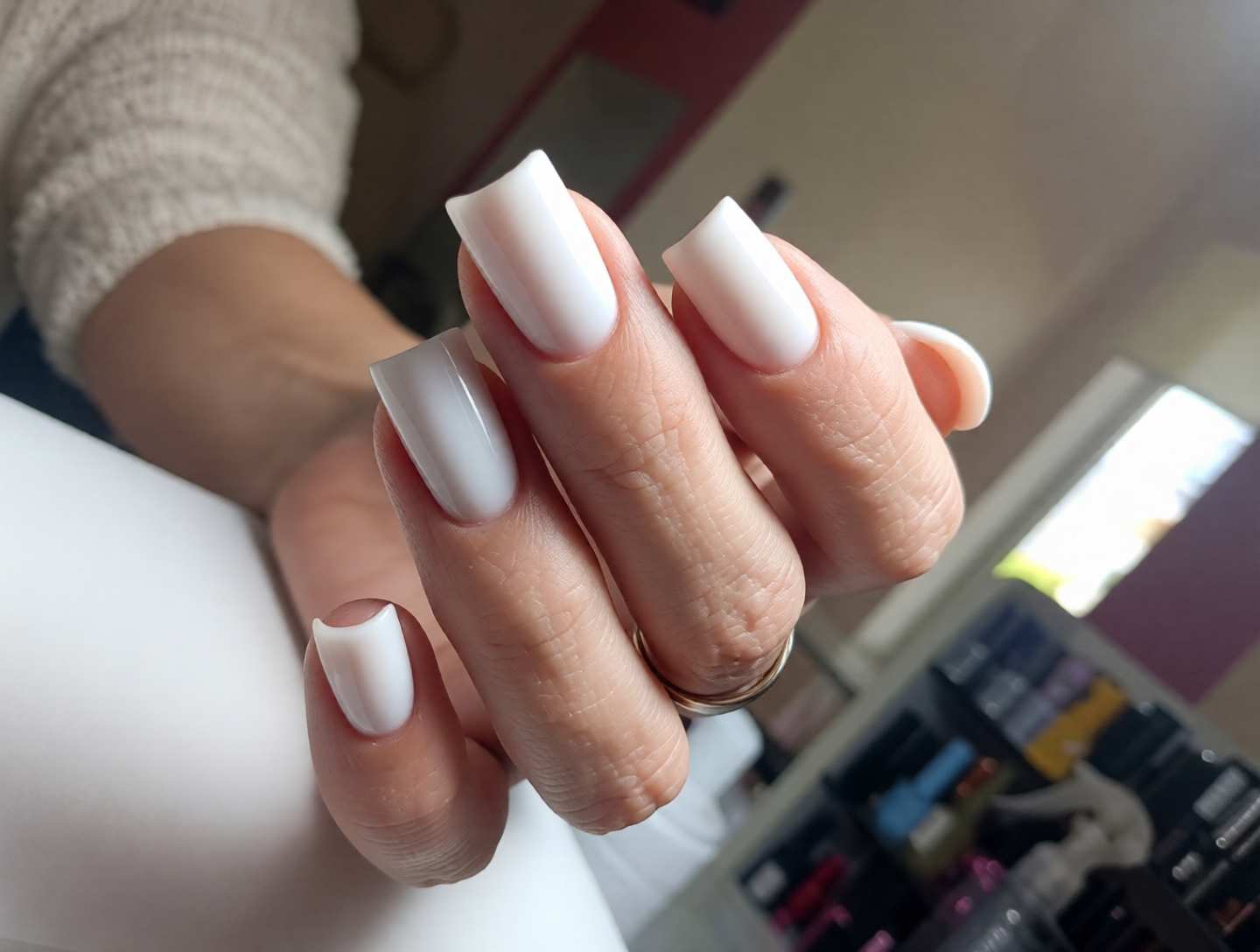 Білий манікюр на довгі нігті молочний, фото - Нігтьова студія Melani Beauty Nails
