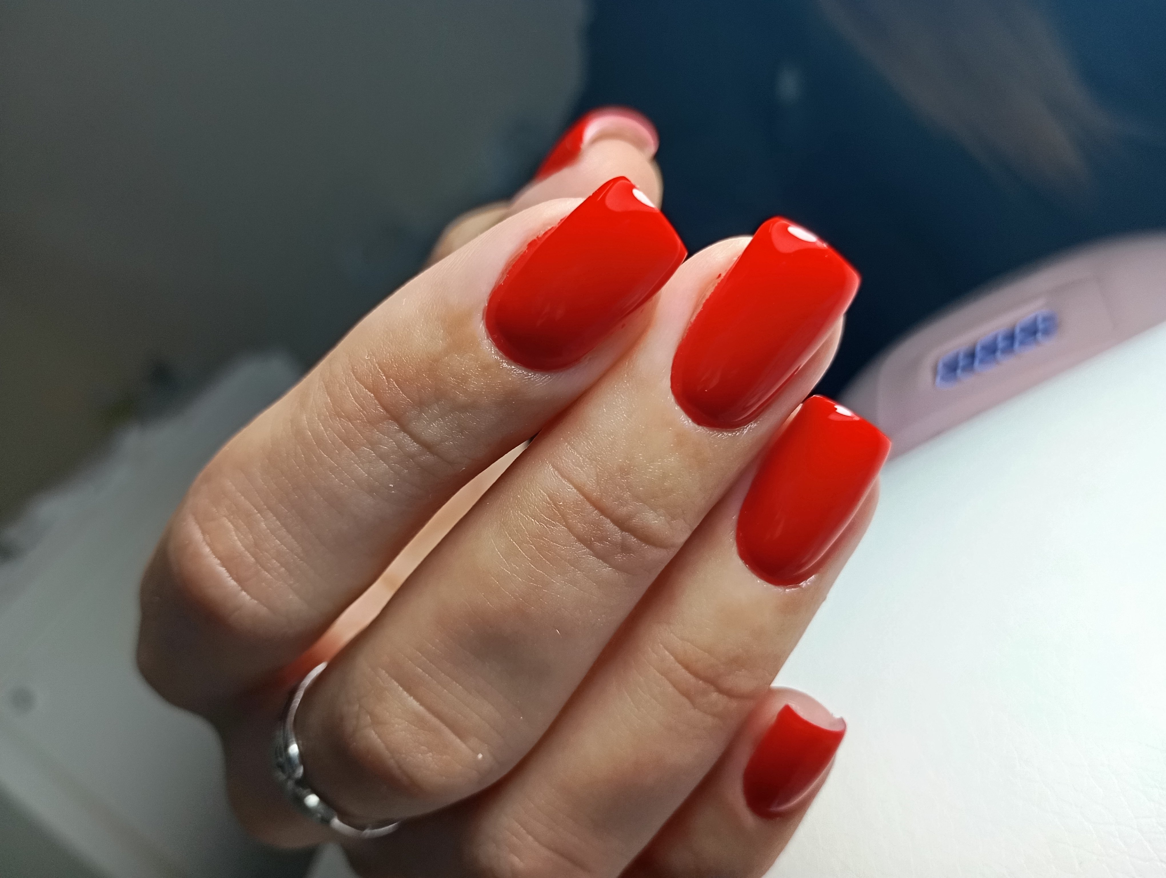 Червоний манікюр яскравий на квадратні нігті, фото - Нігтьова студія Melani Beauty Nails