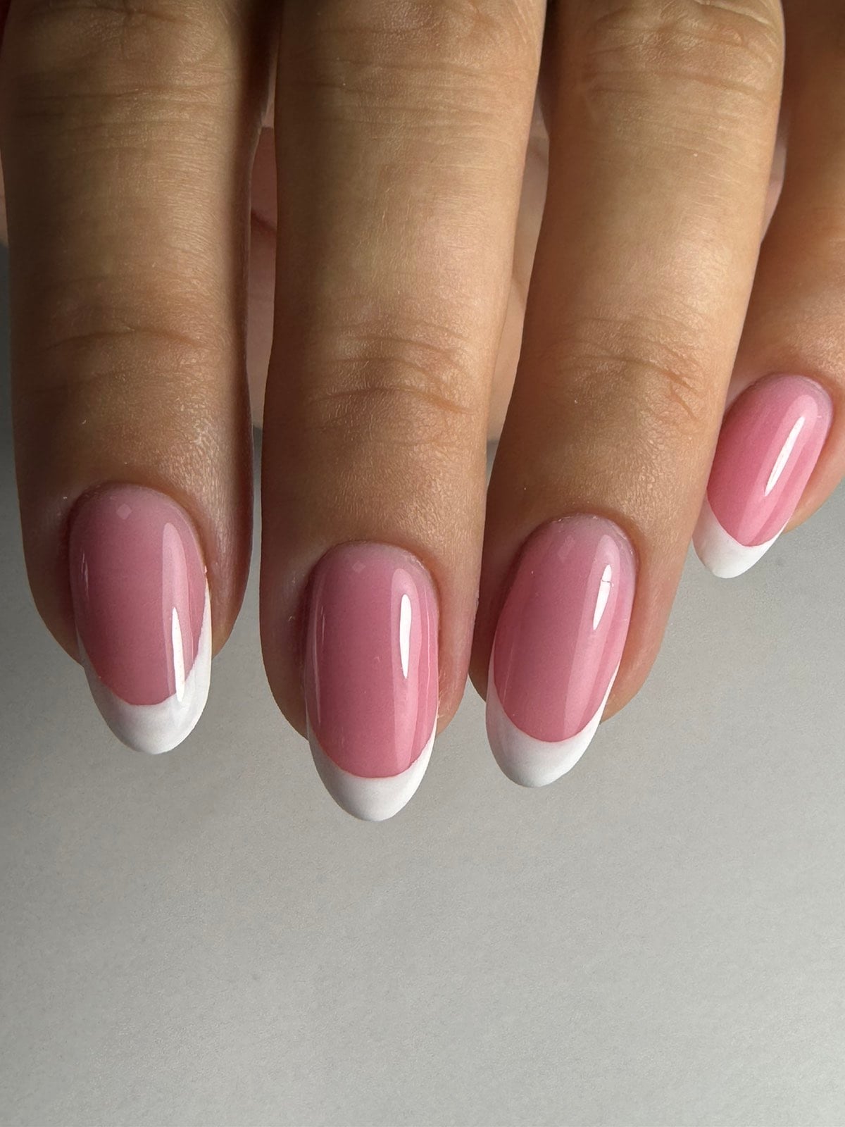 Классический маникюр нежный французский, фото - Ногтевая студия Melani Beauty Nails