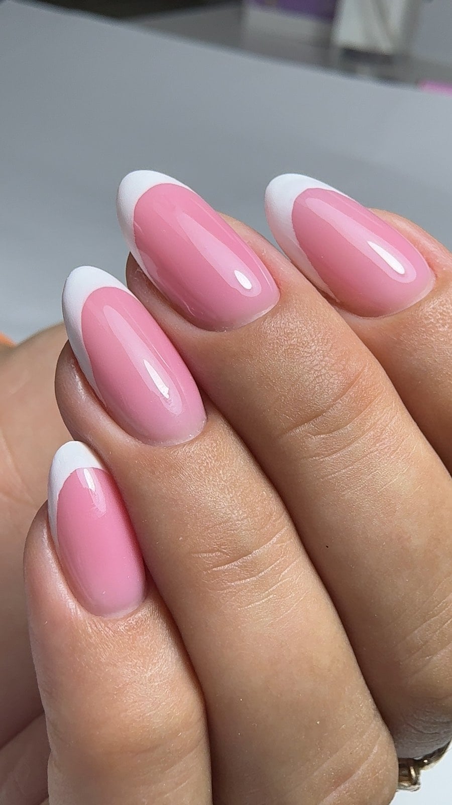 Ніжний манікюр французький рожевий, фото - Нігтьова студія Melani Beauty Nails