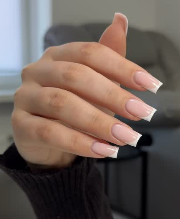 Классический маникюр французский на длинные ногти, фото - Студия красоты Mood Beauty Space