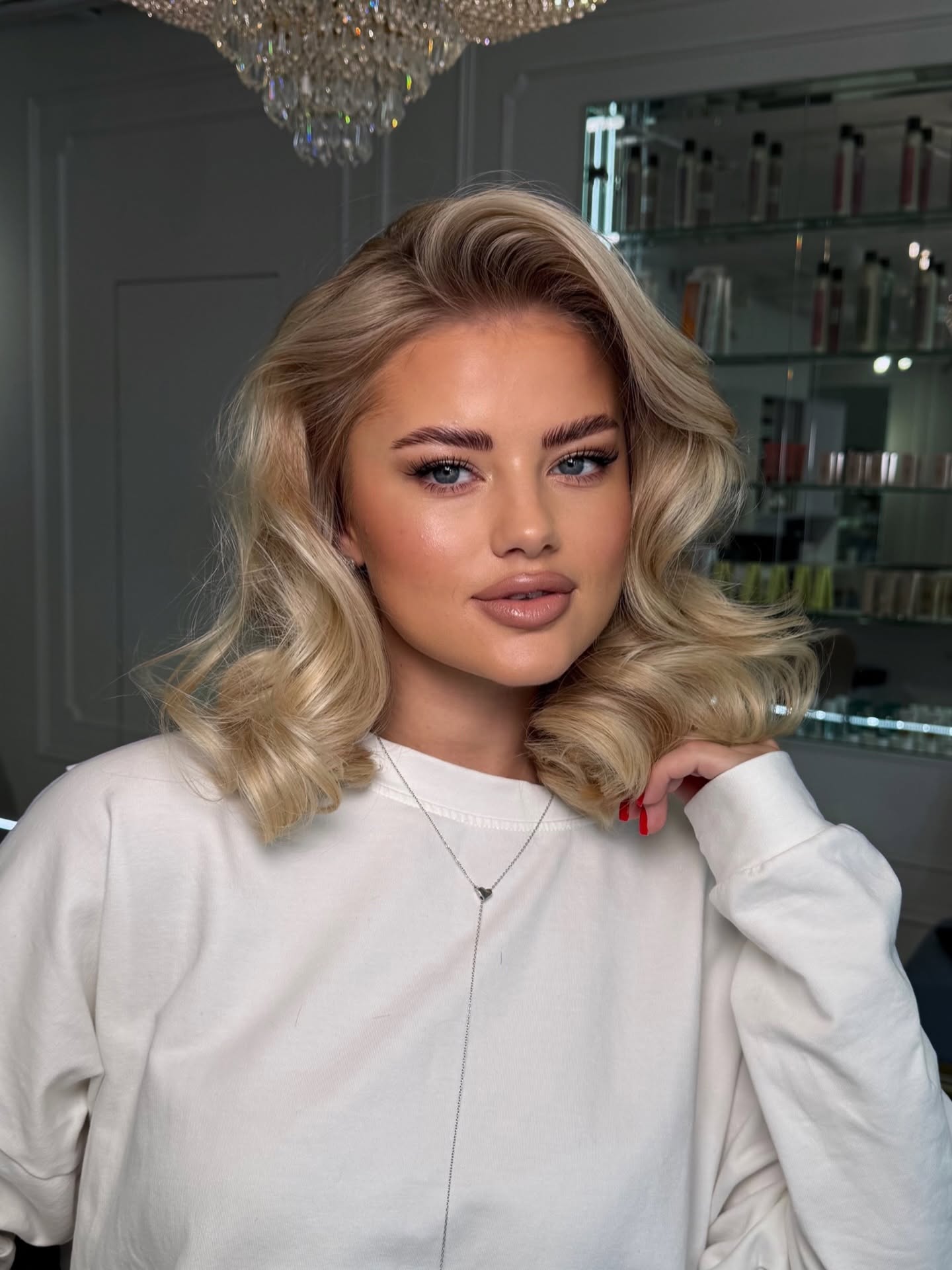 Стрижка на средние волосы укладка волос блонд, фото - Студия красоты Soul Beauty Hall