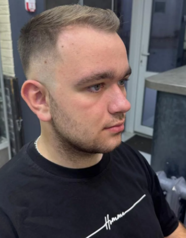 Чоловіча стрижка на коротке волосся фейд, фото - Студія краси Barber & Babydoll