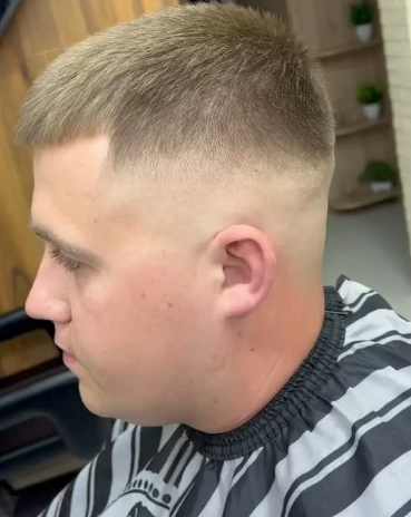 Чоловіча стрижка на коротке волосся фейд, фото - Студія краси Barber & Babydoll