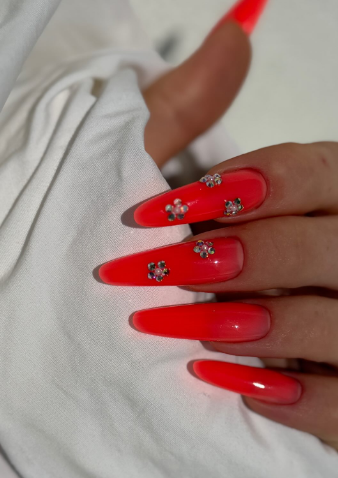 Яркий маникюр на длинные ногти со стразами, фото - Ногтевая студия Kohut Nails