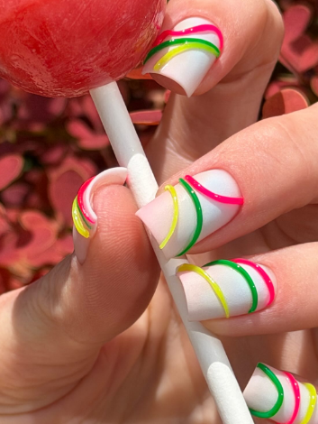 Яскравий манікюр різнокольоровий неоновий, фото - Нігтьова студія Kohut Nails