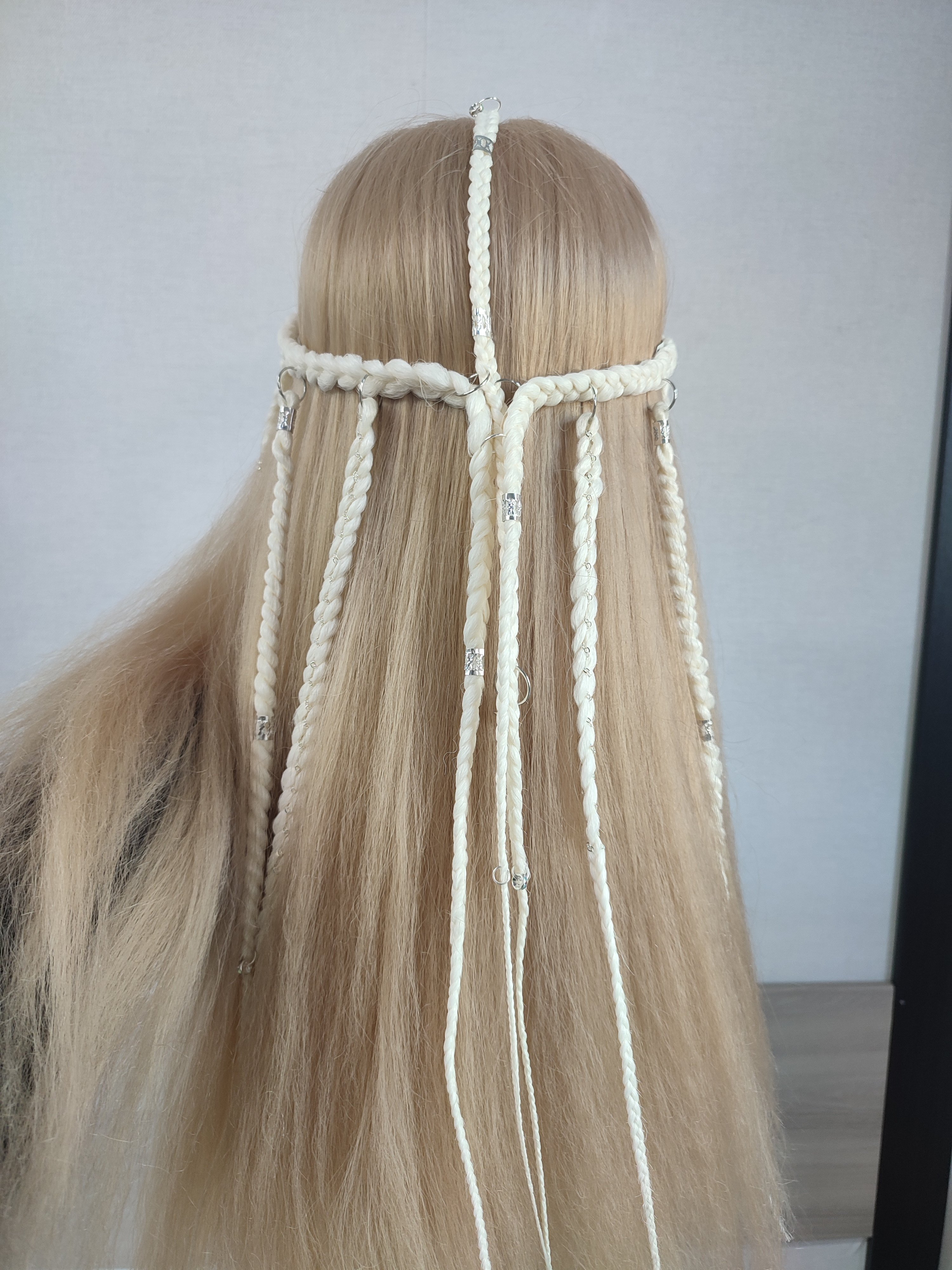 Стрижка на довге волосся плетіння блонд, фото - Брейдер Ally Hairart
