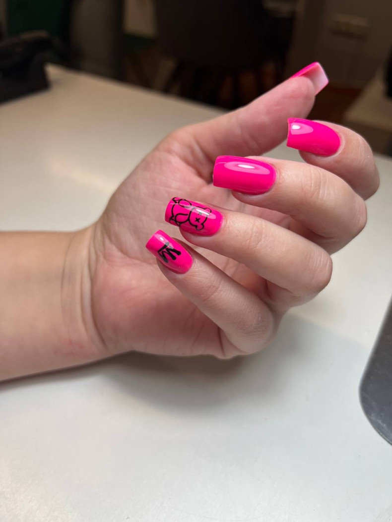 Маникюр с рисунком яркий розовый, фото - Студия красоты Franz nails bar