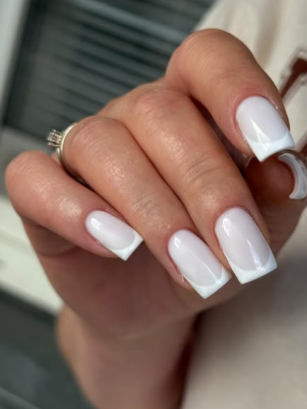 Классический маникюр белый французский, фото - Студия красоты Esthetique