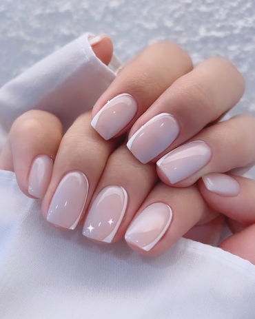 Ніжний манікюр нюдовий французький, фото - Студія краси MMM Beauty Salon