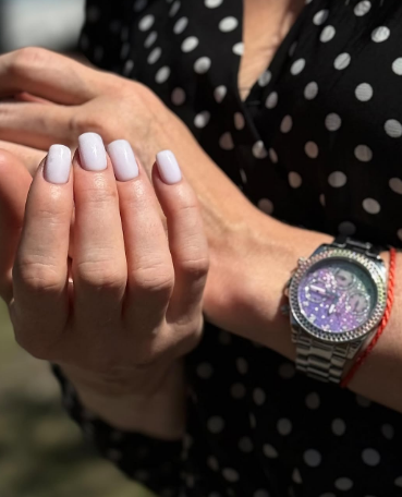 Ніжний манікюр на квадратні нігті фіолетовий, фото - Нігтьова студія Nails Pro