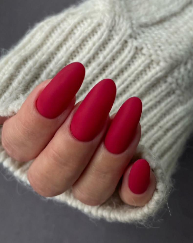 Червоний манікюр зима мигдаль, фото - Нігтьова студія Nails Pro