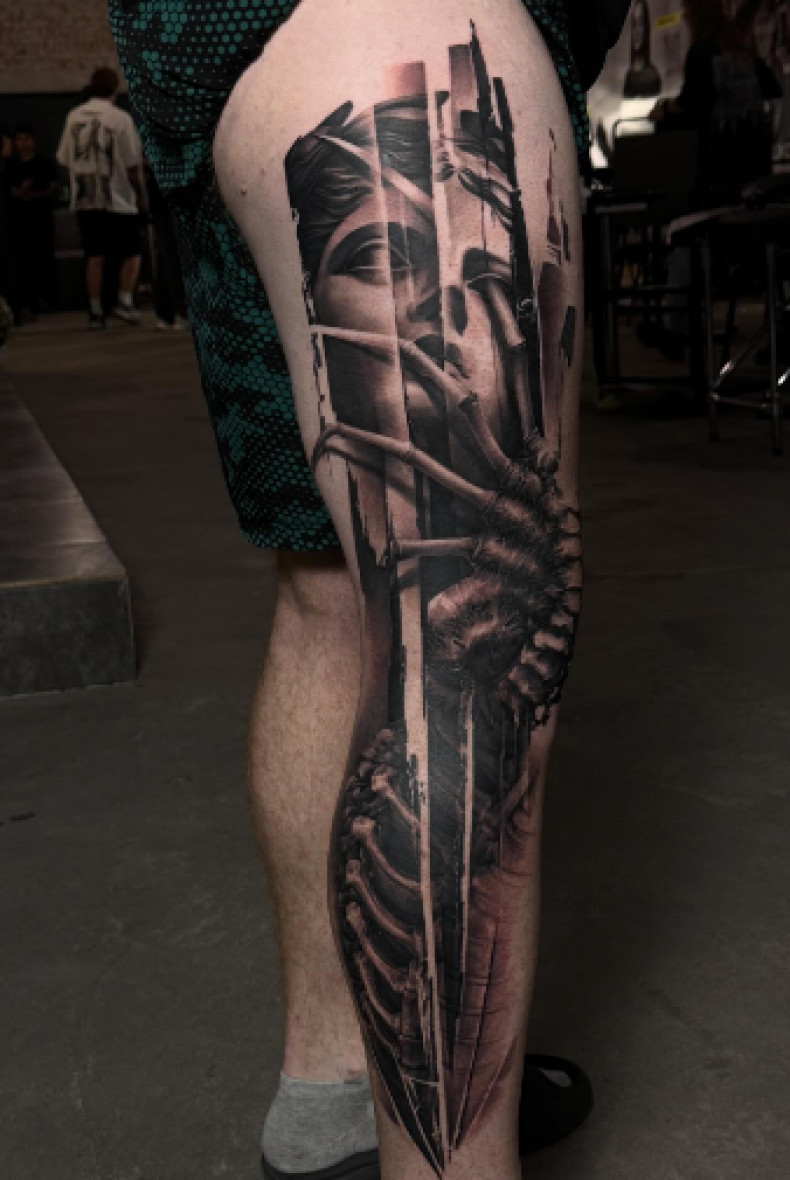 Для хлопців на нозі реалізм, фото - Тату салон TATTOO LAMARCH