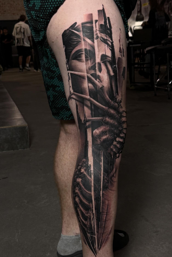 Для хлопців на нозі реалізм, фото - Тату салон TATTOO LAMARCH