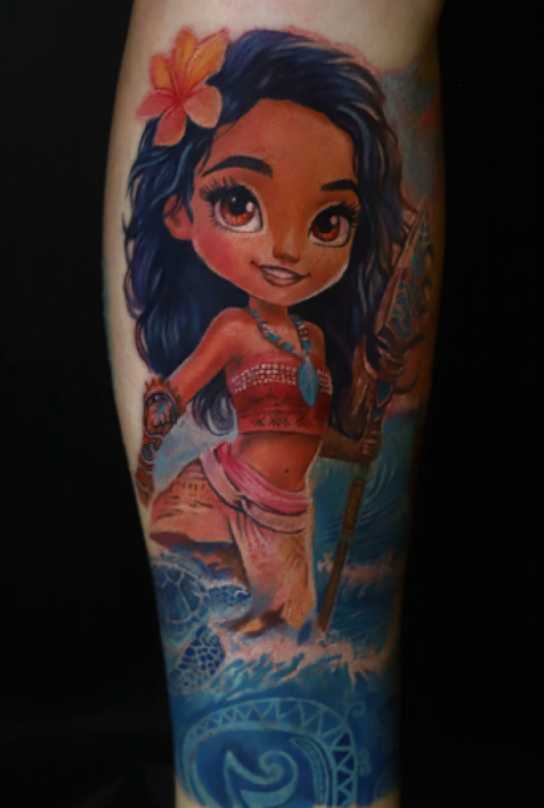 На ноге цветные девушка, фото - Тату салон TATTOO LAMARCH