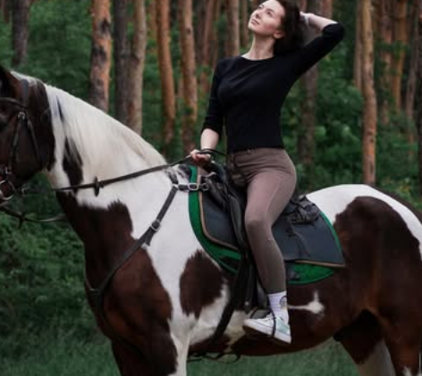 Фотосессия на природе в лесу с лошадью, фото - Фотограф Анжелика Нордика