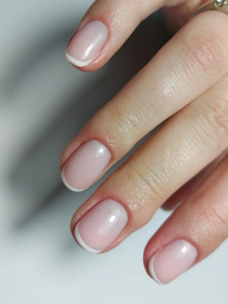 Манікюр на короткі нігті ніжний нюдовий, фото - Студія краси OH NAILS