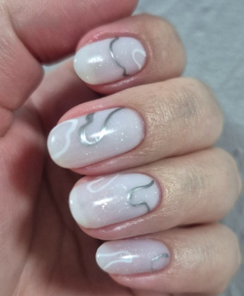 Ніжний манікюр з блискітками малюнком, фото - Студія краси OH NAILS