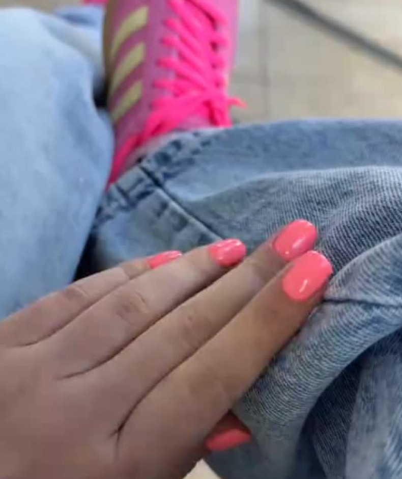 Манікюр на короткі нігті яскравий рожевий, фото - Студія краси OH NAILS