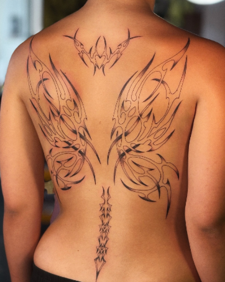Женские на спине трайбл, фото - Тату салон Smile Tattoo