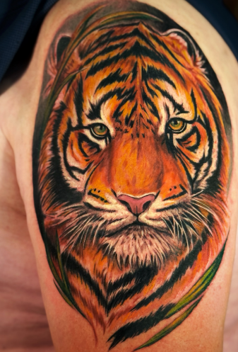 Мужские на плече цветные, фото - Тату салон Smile Tattoo