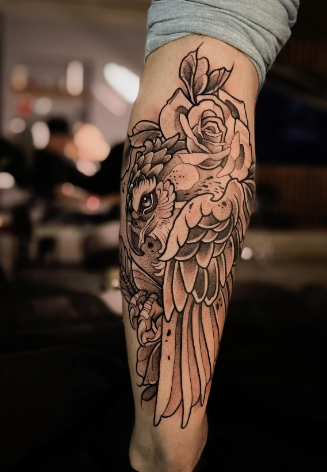 Мужские на ноге роза, фото - Тату салон TATTOO LAMARCH