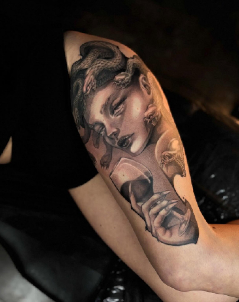 Для дівчат змія на руці, фото - Тату салон TATTOO LAMARCH