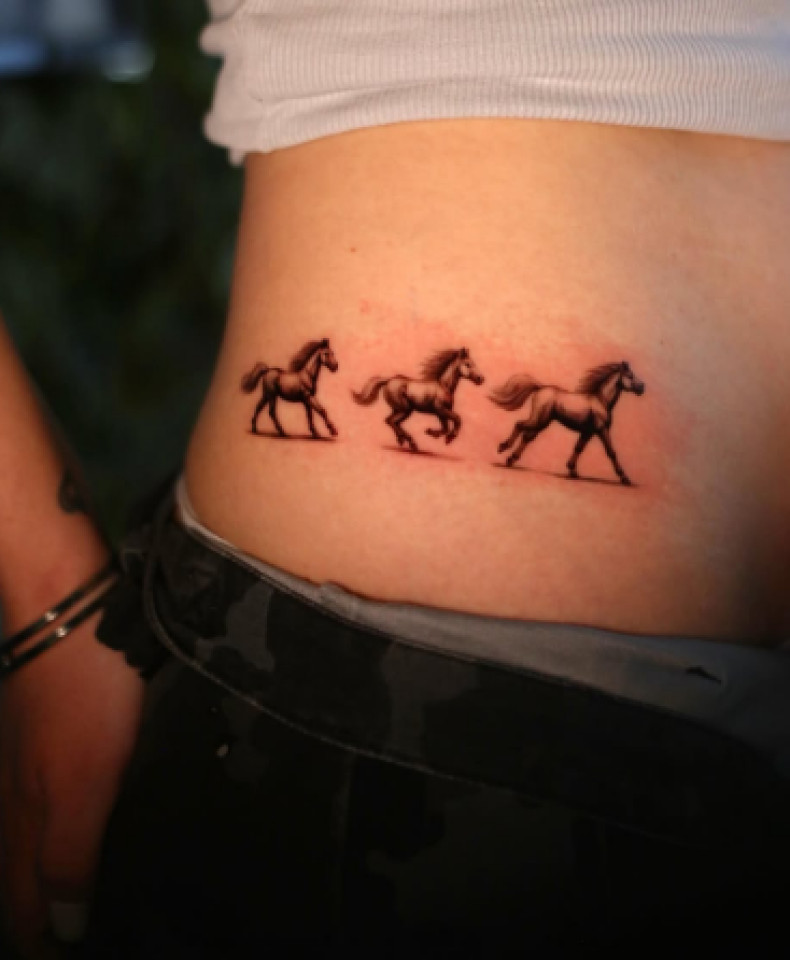 Женские реализм черно-белые, фото - Тату салон TATTOO LAMARCH