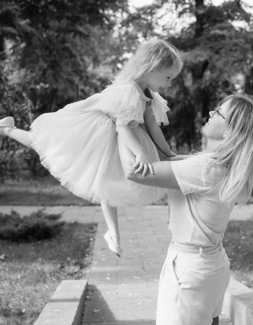 Фотосесія на природі у парку мама донька, фото - Фотограф Катерина Куликова